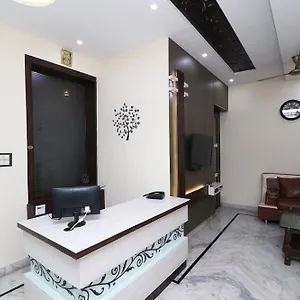https://oyo-24879-pratap-inn.agrahotelsindia.net